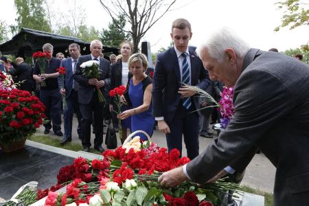 Г.А. Зюганов принял участие в открытии памятника Г.Н. Селезневу на Троекуровском кладбище Москвы