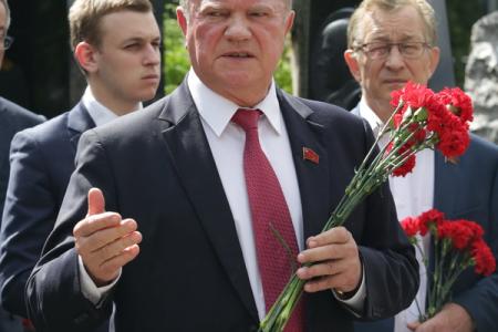 Г.А. Зюганов принял участие в открытии памятника Г.Н. Селезневу на Троекуровском кладбище Москвы
