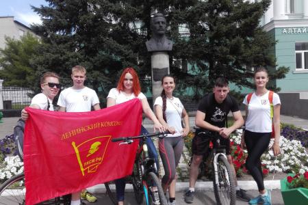 Алтайский край. Коммунисты организовали спортивный праздник для детей в Барнауле