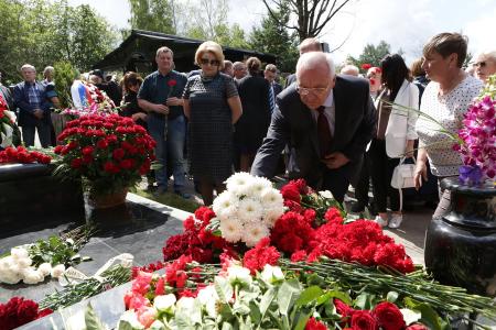Г.А. Зюганов принял участие в открытии памятника Г.Н. Селезневу на Троекуровском кладбище Москвы