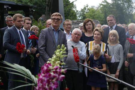 Г.А. Зюганов принял участие в открытии памятника Г.Н. Селезневу на Троекуровском кладбище Москвы