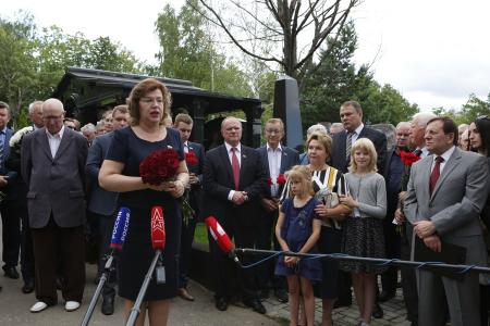 Г.А. Зюганов принял участие в открытии памятника Г.Н. Селезневу на Троекуровском кладбище Москвы