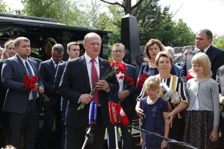 Г.А. Зюганов принял участие в открытии памятника Г.Н. Селезневу на Троекуровском кладбище Москвы
