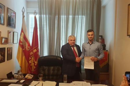 К.К. Тайсаев вручил студентам Российской Академии народного хозяйства, проходящим учебную практику в Государственной Думе, благодарственные письма