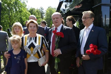 Г.А. Зюганов принял участие в открытии памятника Г.Н. Селезневу на Троекуровском кладбище Москвы