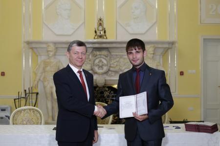 Дмитрий Новиков вручил дипломы выпускникам Центра политической учебы