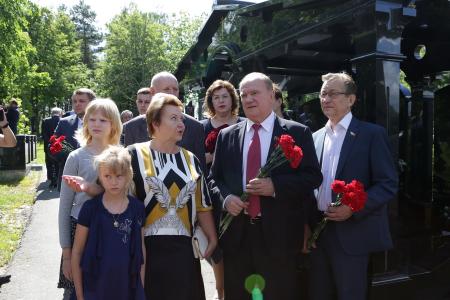 Г.А. Зюганов принял участие в открытии памятника Г.Н. Селезневу на Троекуровском кладбище Москвы