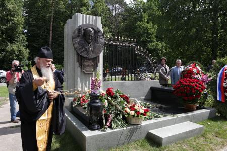 Г.А. Зюганов принял участие в открытии памятника Г.Н. Селезневу на Троекуровском кладбище Москвы