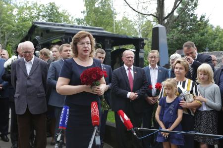 Г.А. Зюганов принял участие в открытии памятника Г.Н. Селезневу на Троекуровском кладбище Москвы