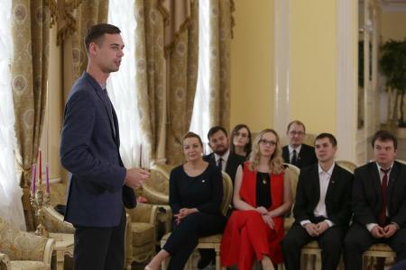 Дмитрий Новиков вручил дипломы выпускникам Центра политической учебы