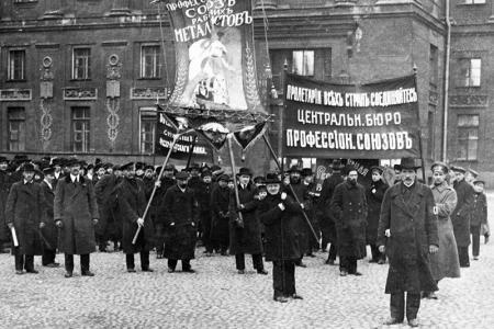 Проект KPRF.RU "Хроника революции". 7 июля 1917 года: Первый Всероссийский съезд Советов завершил свою работу, избран президиум ВЦИК Советов