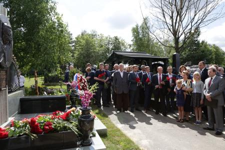 Г.А. Зюганов принял участие в открытии памятника Г.Н. Селезневу на Троекуровском кладбище Москвы