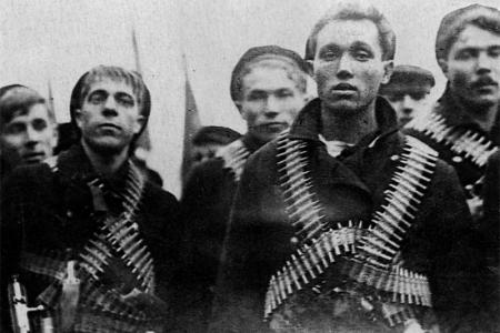 Проект KPRF.RU "Хроника революции". 5 июля 1917 года: Состоялось первое заседание избранного на Съезде Советов ВЦИК, в Кронштадте состоялся многолюдный митинг по поводу массовых арестов на даче Дурново