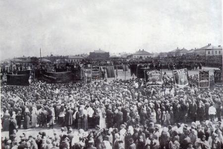Проект KPRF.RU "Хроника революции". 8 июля 1917 года: В ряде городов прошли организованные большевиками демонстрации, состоялись первые всеобщие выборы в Московскую городскую Думу