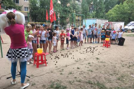 Волгоградская область, г.Волжский. Депутаты-коммунисты в день города подарили детям настоящий праздник