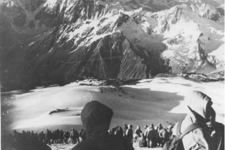 150 человек взойдут на Эльбрус в честь 100-летия революции