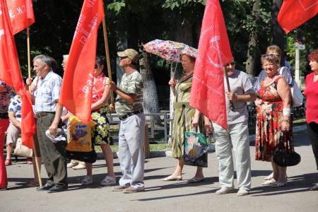 В Симферополе прошла протестная акция «АнтиНАТО — АнтиКАП» под девизом: «За Россию без криминальной олигархии и чиновничьего беспредела!»