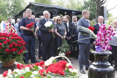 Г.А. Зюганов принял участие в открытии памятника Г.Н. Селезневу на Троекуровском кладбище Москвы