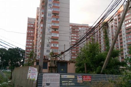 Краснодар. Депутат-коммунист Д.В. Коломиец поддержал требование граждан с улицы Черкасской о сносе разрушающегося «недостроя»