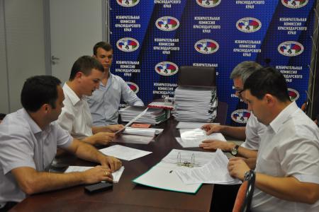 Коммунисты Краснодарского края представили в Крайизбирком документы на выдвижение краевого списка по выборам депутатов Законодательного собрания края
