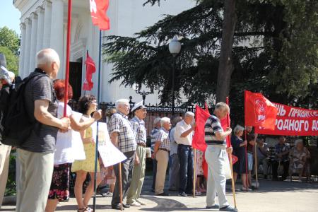 В Симферополе прошла протестная акция «АнтиНАТО — АнтиКАП» под девизом: «За Россию без криминальной олигархии и чиновничьего беспредела!»