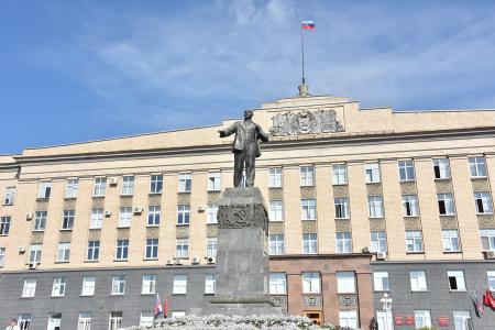 В первый день рабочего визита в Орловскую область Г.А. Зюганов встретился с горожанами и партийным активом, принял участие в чествовании ветеранов и открытии мемориального комплекса "Военная семья"