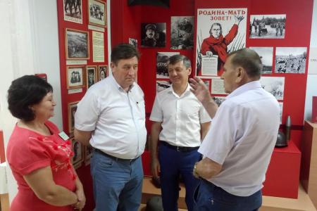 Д.Г. Новиков посетил колхоз «Терновский», где председательствует И.А. Богачев