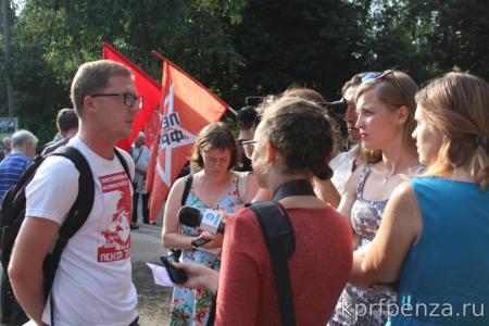Активисты и сторонники КПРФ в Пензе вышли на защиту ДК Дзержинского от посягательств РПЦ