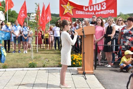 В первый день рабочего визита в Орловскую область Г.А. Зюганов встретился с горожанами и партийным активом, принял участие в чествовании ветеранов и открытии мемориального комплекса "Военная семья"