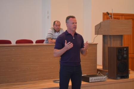 Кандидат на должность губернатора Севастополя Роман Кияшко и член Президиума ЦК КПРФ Николай Коломейцев провели встречу с трудовым коллективом ЦКБ «Коралл»
