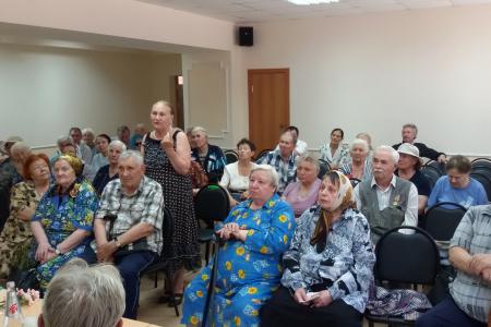 Рязанская область. Кандидат в губернаторы от КПРФ В.Н. Федоткин выслушал наказы избирателей