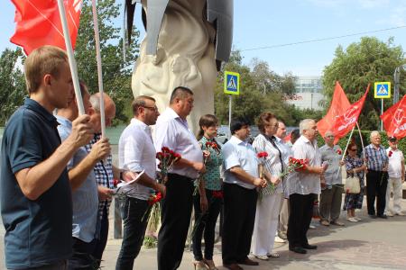 Волгоград. Коммунисты вместе с волгоградцами почтили память жертв массированной бомбардировки Сталинграда 23 августа 1942 года