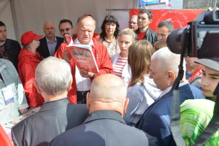 Г.А.Зюганов посетил Московский фестиваль Прессы