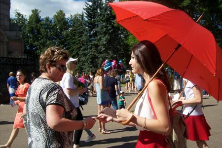 Кострома. Коммунисты и комсомольцы в день своего города приняли участие в праздничных мероприятиях