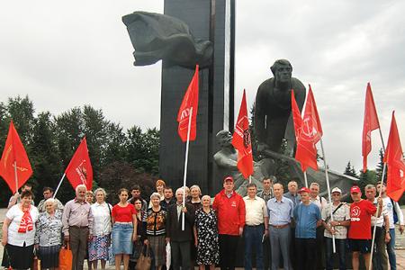 Коммунисты города Иваново провели митинг в память жертв расстрела рабочих в 1915 году