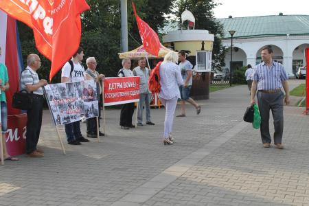 Костромские коммунисты провели пикет в поддержку поколения детей войны