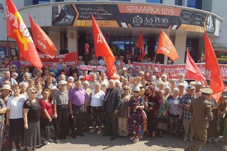 В Краснодаре прошел митинг в поддержку требований поколения «Дети войны»