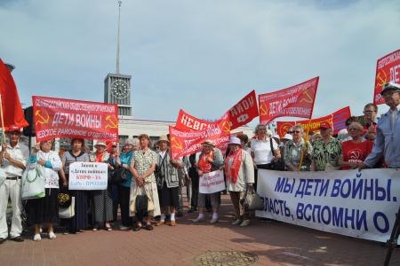 «Дети войны» на митинге в Петербурге потребовали государственной поддержки и защиты