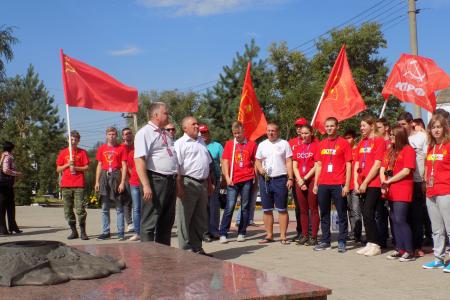 Воронежская область. Участники комсомольского слета Центрального федерального округа побывали на малой Родине Ивана Туркенича