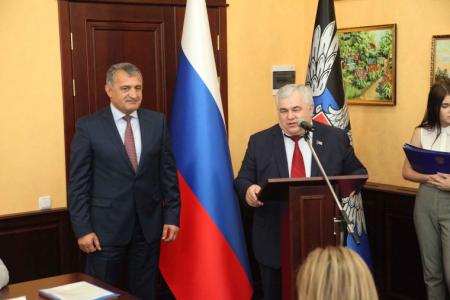 К.К. Тайсаев принял участие в торжественной церемонии вручения российских дипломов медикам ДНР
