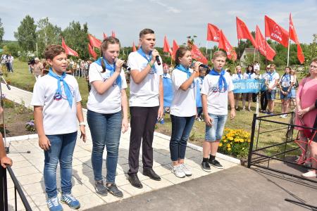 В первый день рабочего визита в Орловскую область Г.А. Зюганов встретился с горожанами и партийным активом, принял участие в чествовании ветеранов и открытии мемориального комплекса "Военная семья"