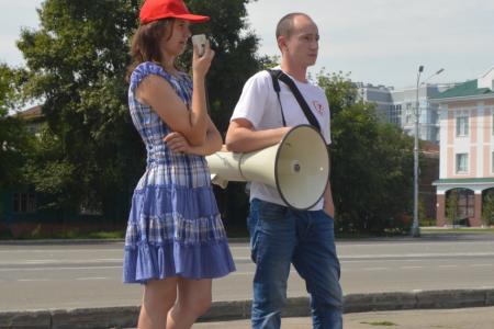 Алтайский край. Комсомольцы провели красочный флешмоб против коррупции