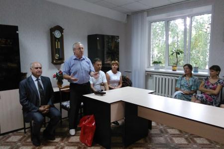 Кандидат в губернаторы Ярославской области от КПРФ Михаил Парамонов знакомит избирателей со своей программой
