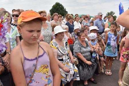 В первый день рабочего визита в Орловскую область Г.А. Зюганов встретился с горожанами и партийным активом, принял участие в чествовании ветеранов и открытии мемориального комплекса "Военная семья"