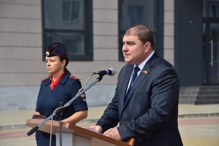 В первый день рабочего визита в Орловскую область Г.А. Зюганов встретился с горожанами и партийным активом, принял участие в чествовании ветеранов и открытии мемориального комплекса "Военная семья"