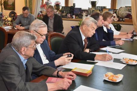 «Эпоха великого созидания». Репортаж в «Правде» с круглого стола, посвященного 100-летию Великого Октября