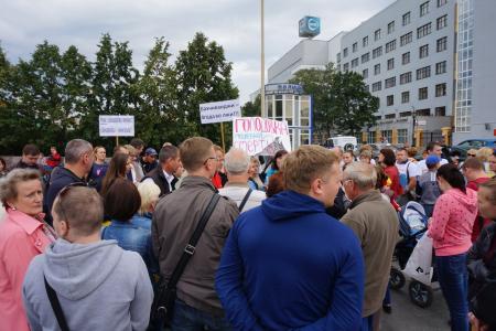 В Екатеринбурге коммунисты помогли обманутым дольщикам провести митинг в защиту их прав