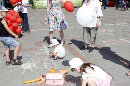 Воронежские комсомольцы провели мероприятие для детей в парке "Танаис"