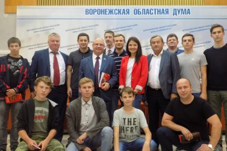 Равняться на Ивана Туркенича! Сергей Гаврилов встретился в Воронеже с комсомольцами