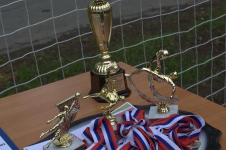 Коммунисты Первоуральска открыли новое футбольное поле с искусственным газоном